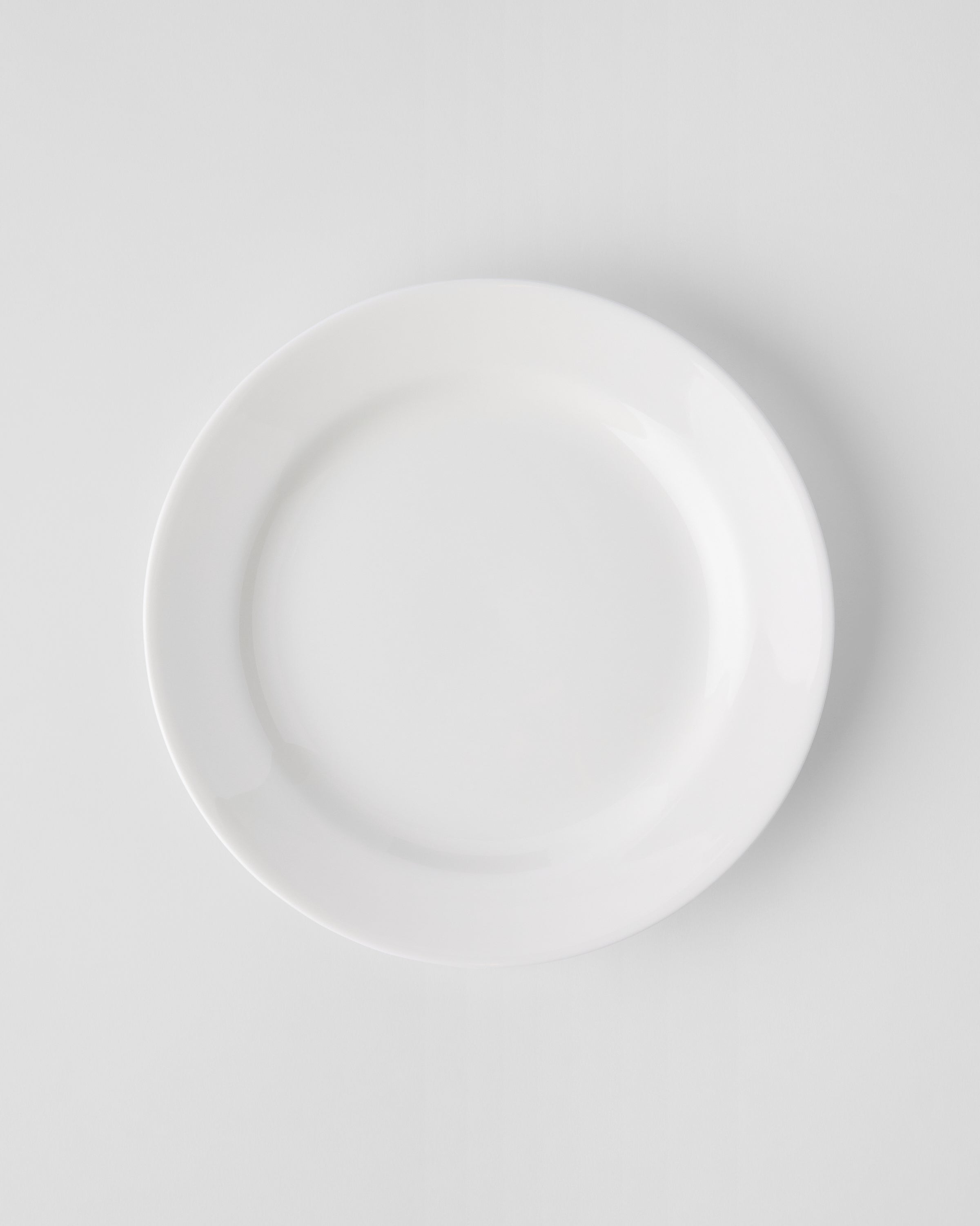 Kärnvit, Tallrik 18 cm med bräm