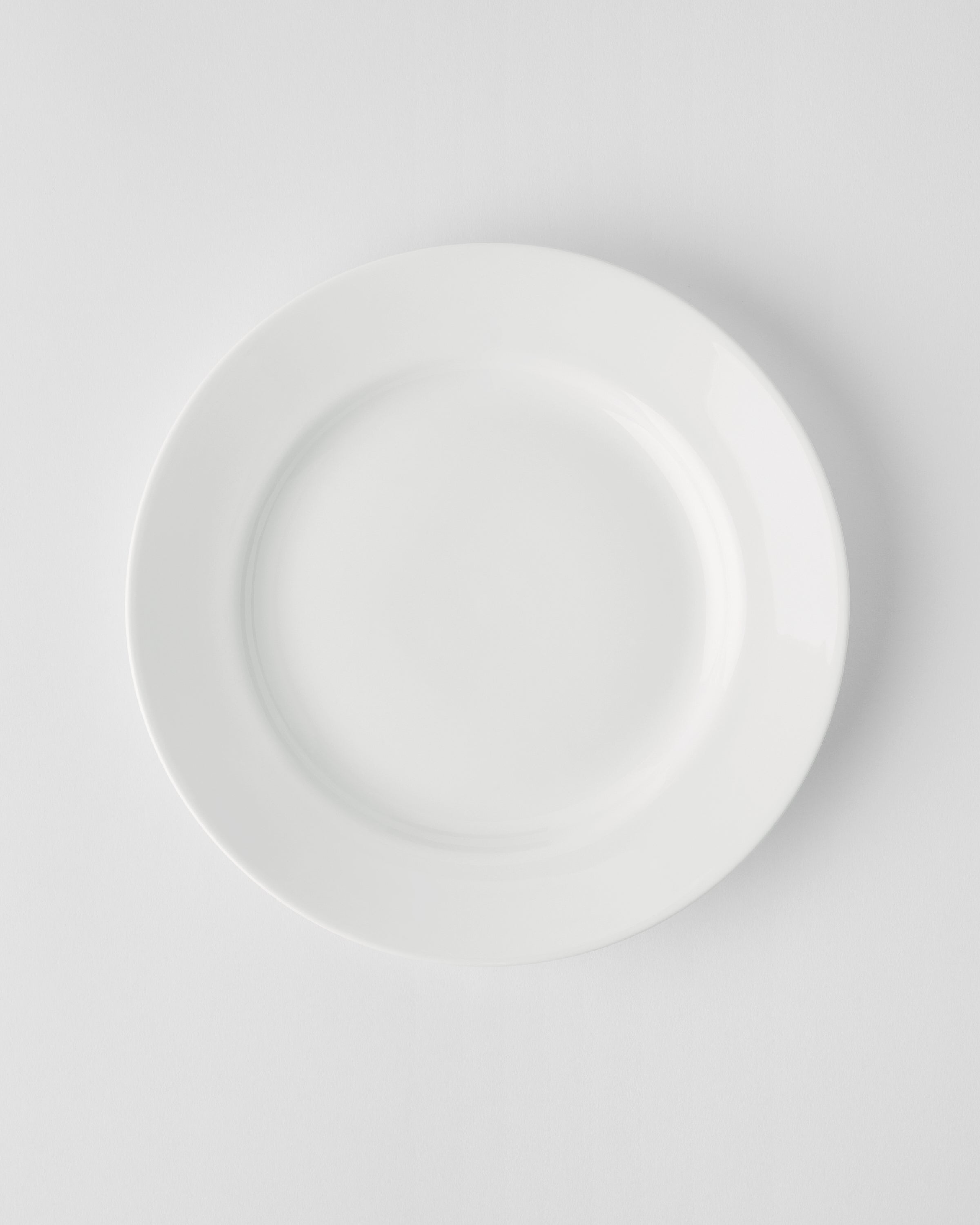 Kärnvit Tallrik 22 cm med bräm