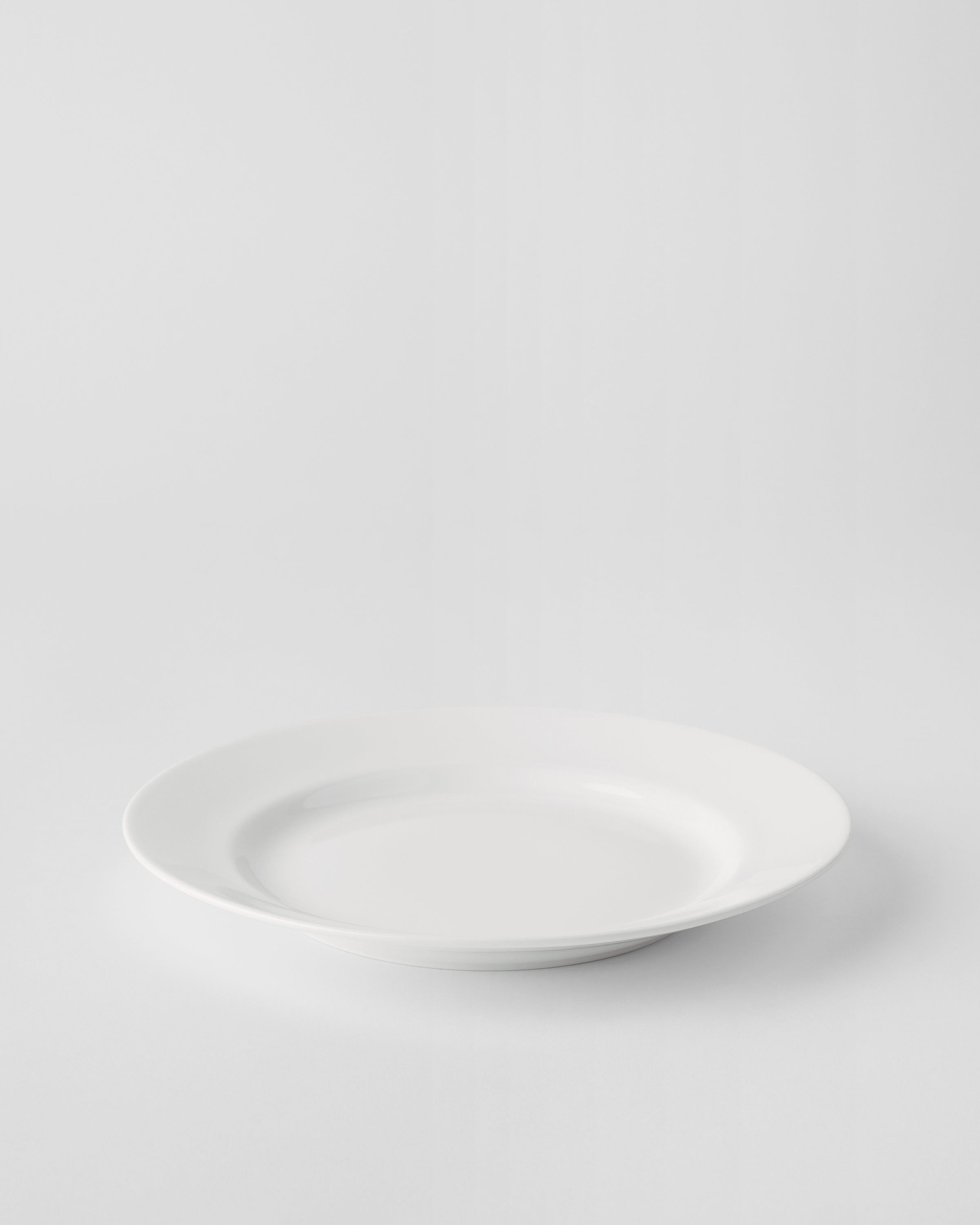 Kärnvit Tallrik 22 cm med bräm
