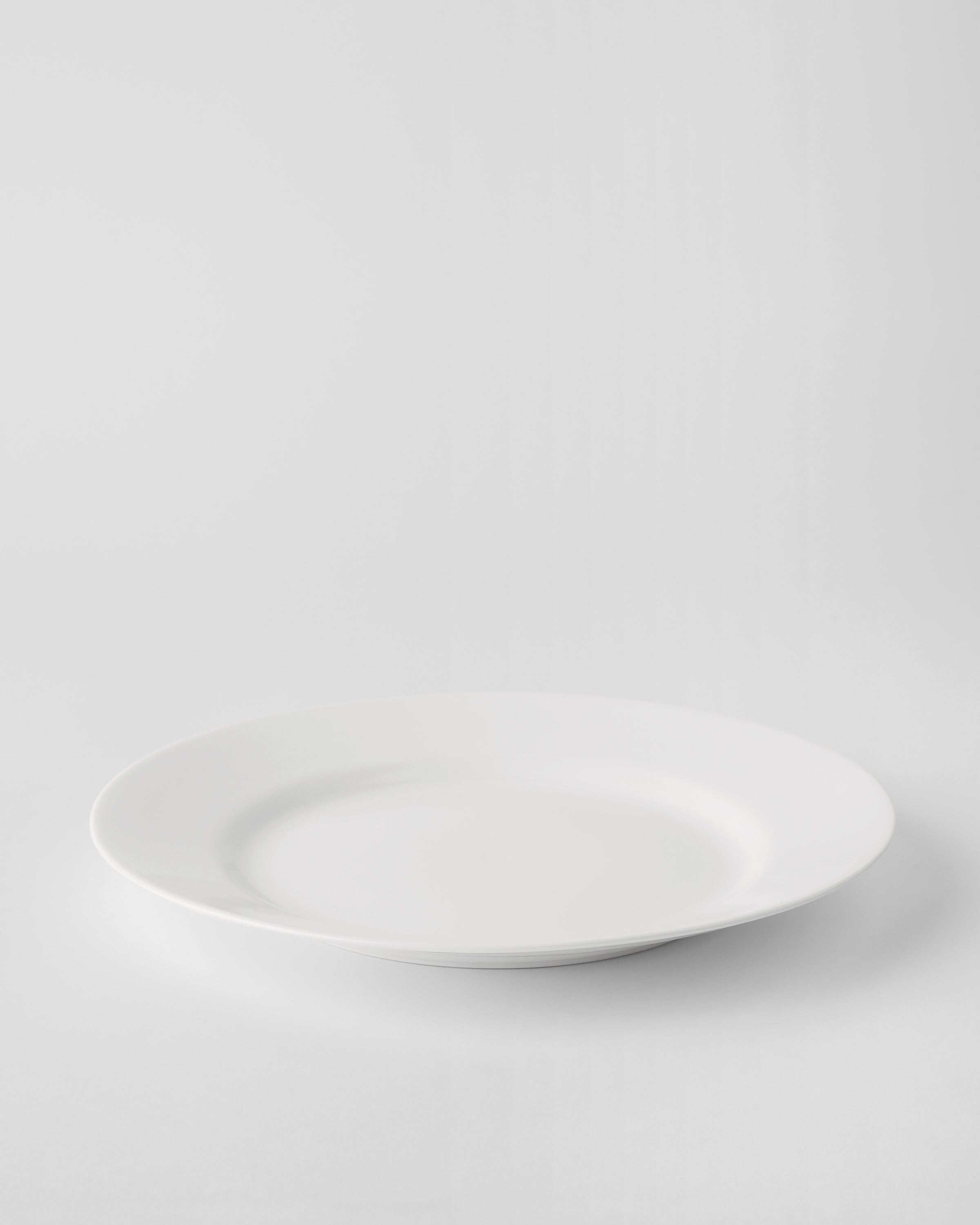Kärnvit, Tallrik 28 cm med bräm